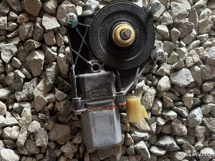 Моторчик на стеклоп левый передний shevrolet cruze