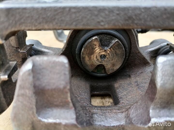 Задний тормозной суппорт Мазда 6 GG