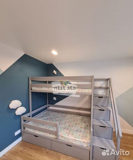 Двухъярусная кровать