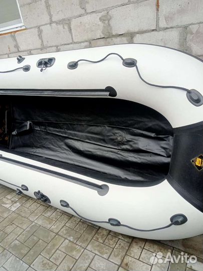 Лодка riviera 3200