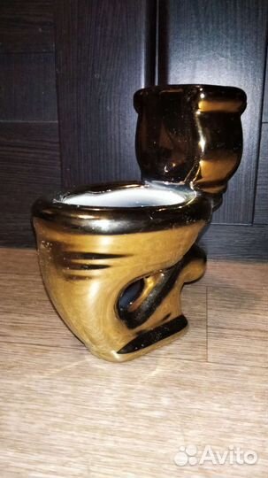 Пепельница золотой унитаз
