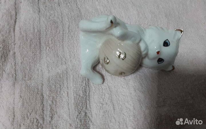 Фарфоровая статуэтка