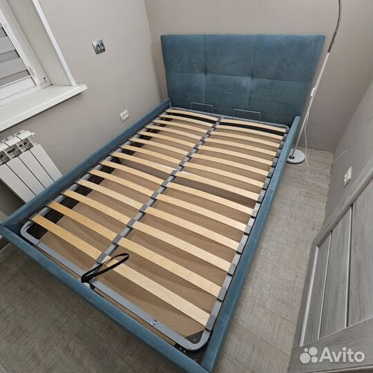 Кровать с матрасом для спальни