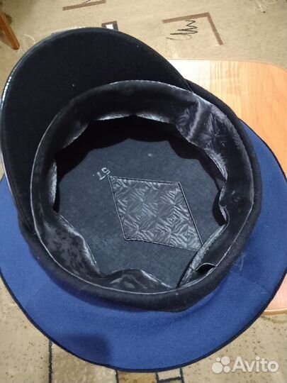 Форменные фуражка, пилотки, туфли, рубашки