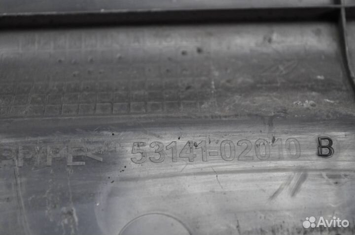 Накладка замка капота toyota corolla ZZE120