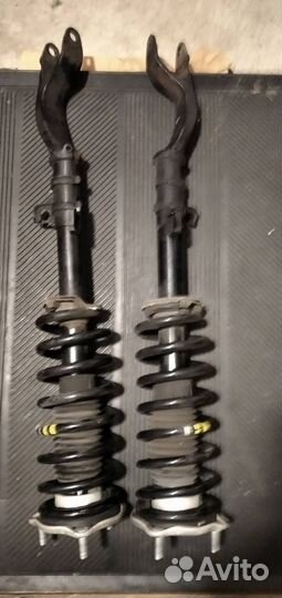 Стойка амортизатора передняя правая Mercedes-Benz