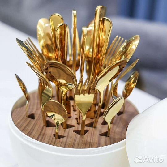 Приборы столовые в яйце