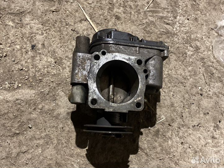 Дроссельная заслонка vw passat B5 1.6