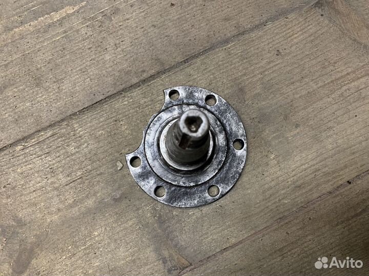 Цапфа заднего колеса Ауди 80/100/А6/А4