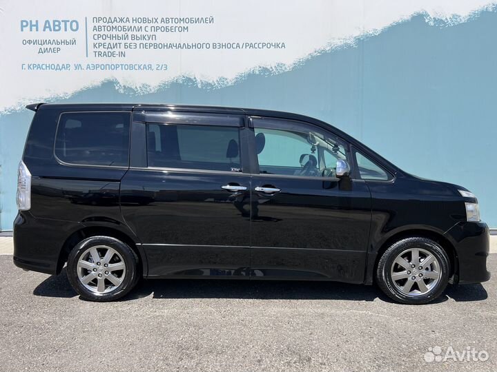 Toyota Voxy 2.0 CVT, 2009, 271 000 км