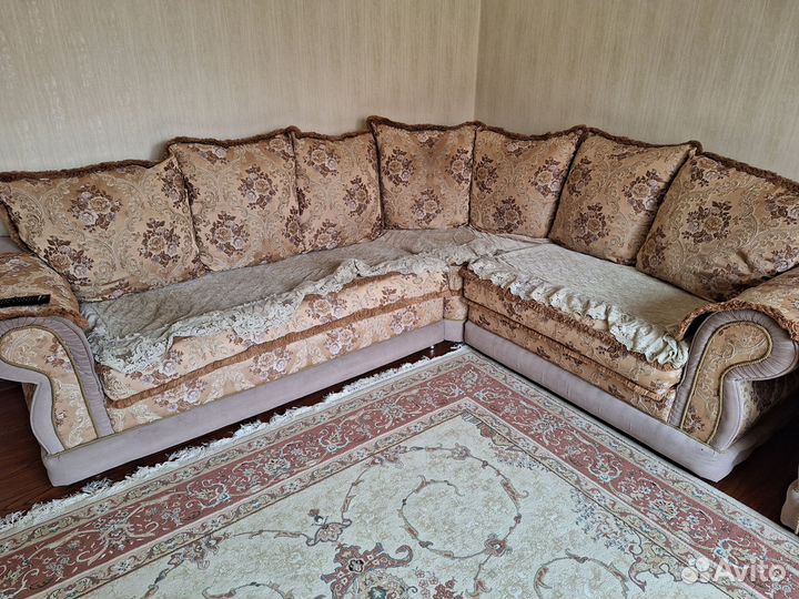 Большой угловой диван бу