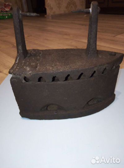 Старинный угольный утюг. Торг