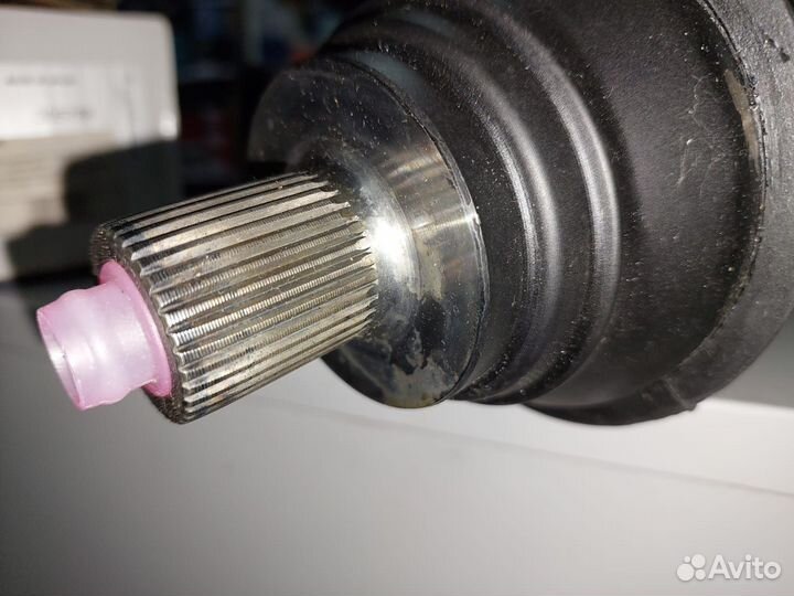 Привод в сборе WV tiguan 07- лев. МКПП 305768 GKN