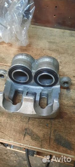 Суппорт передний паджеро 4