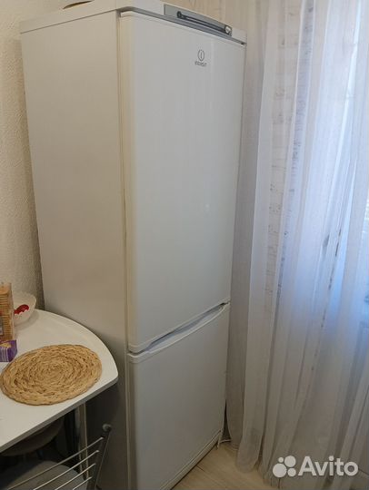 Холодильник Indesit