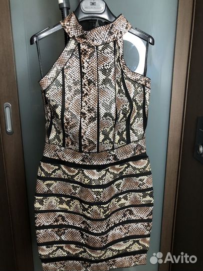 Вечернее бандажное платье из экокожи под змею