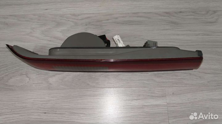 Задний внутренний левый фонарь