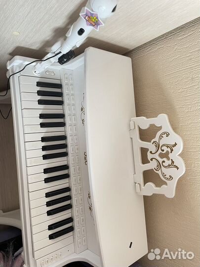 Цифровое пианино (синтезатор)