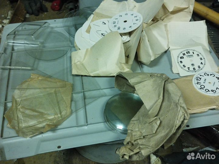 Стекла и циферблаты для будильников совок
