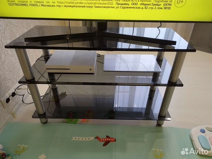 Стеклянная тумба под тв