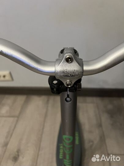 Micro maxi micro deluxe PRO самокат трехколесный