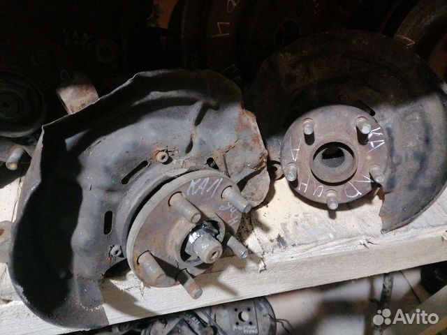 Поворотный кулак Toyota Caldina