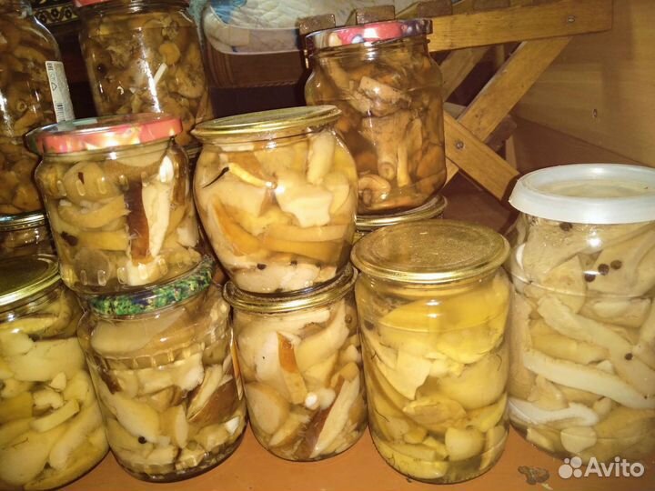 Грибы маринованные, слоёные