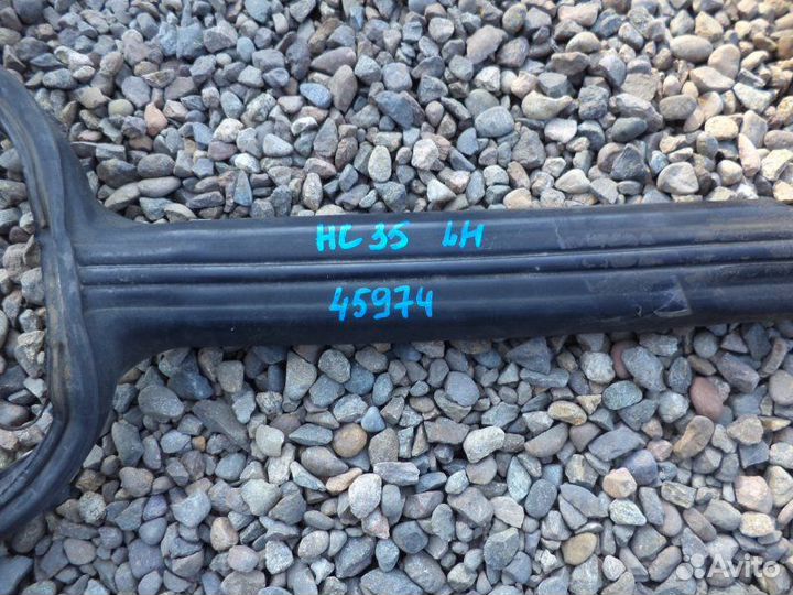 Уплотнительная резинка стекла левая Nissan Laurel