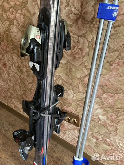 Горнолыжные ботинки и лыжи