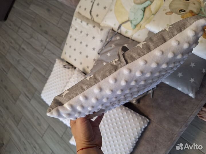 Одеяло и бортики для кроватки
