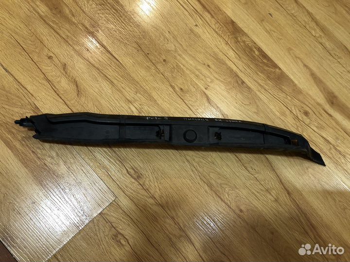 Пыльник крыла передний правый Volkswagen Polo 5