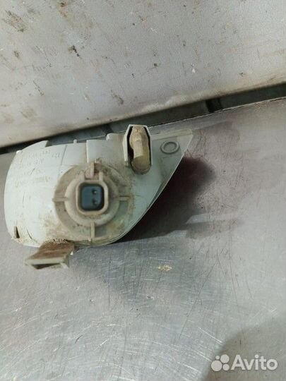 Фара противотуманная в бампер задняя Ford Focus 2