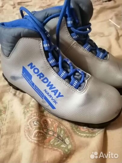 Лыжные ботинки