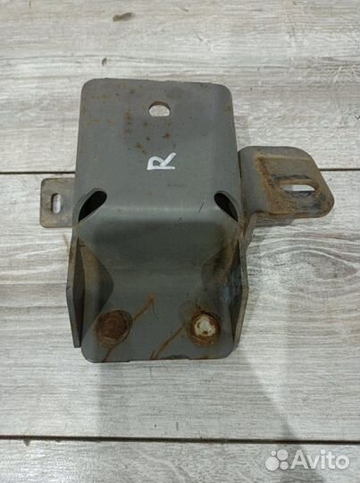 Кронштейн передний правый Mercedes-Benz Actros MP2