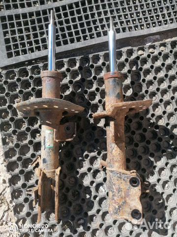 Стойка амортизатора nissan