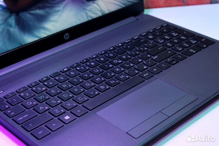 Современный ноутбук HP на Core i5