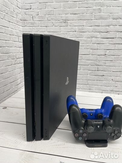 Приставка PS4 PRO 1Тб 3 ревизия + 2 геймпада