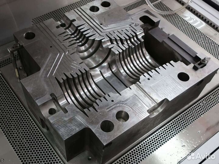 Изготовление Пресс-форм и литьё под давлением