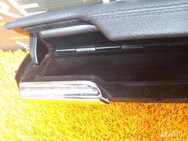 Подлокотник передний правый Mercedes-Benz S-Class