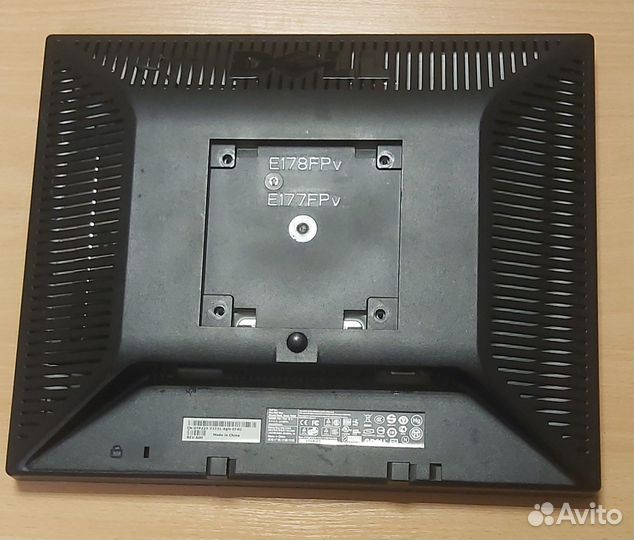 Монитор Dell 17