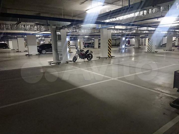 Машиноместо, 10 м²