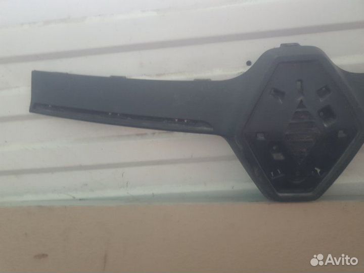 Решетка радиатора передняя Renault Logan 2 2018