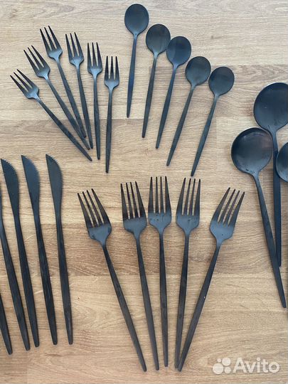 Черные дизайнерские столовые приборы