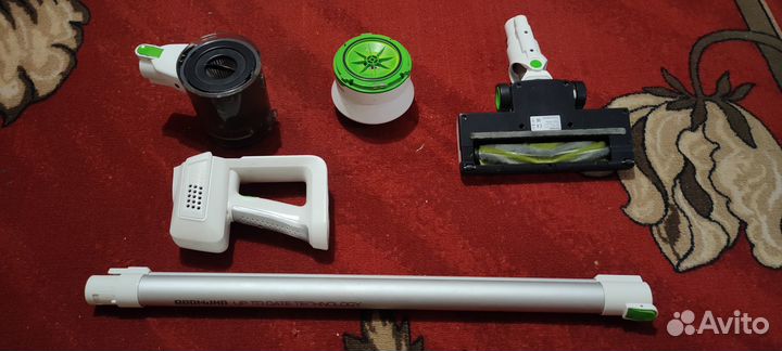 Пылесос на аккумуляторе Redmond rv-ur357