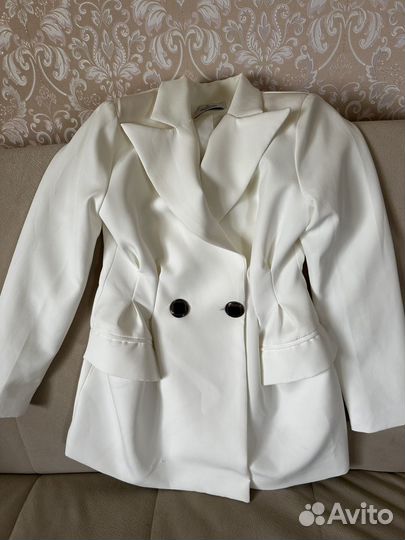Белое платье-пиджак