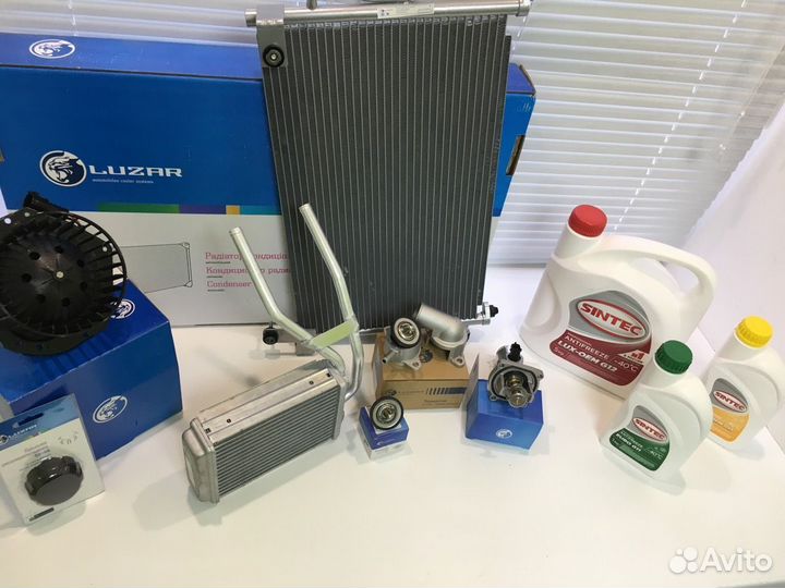 Вентилятор охлаждения Renault Fluence (10) /Megane III (08) (с кожухом и резист.)