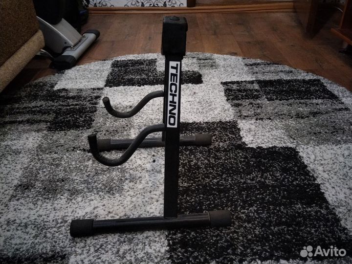 Стойка для гитары