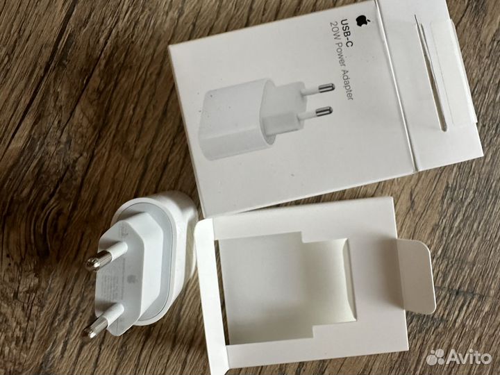 Блок быстрой зарядки iPhone 20w
