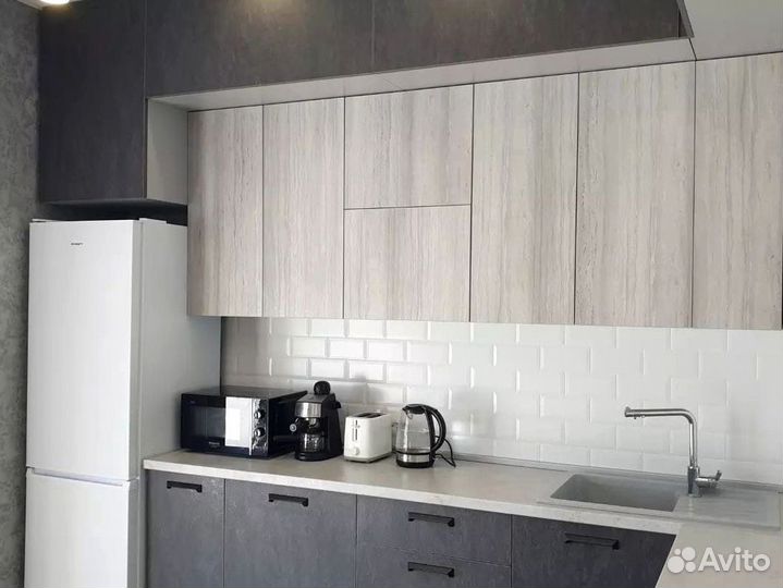 Кухонный гарнитур в стиле хай тек