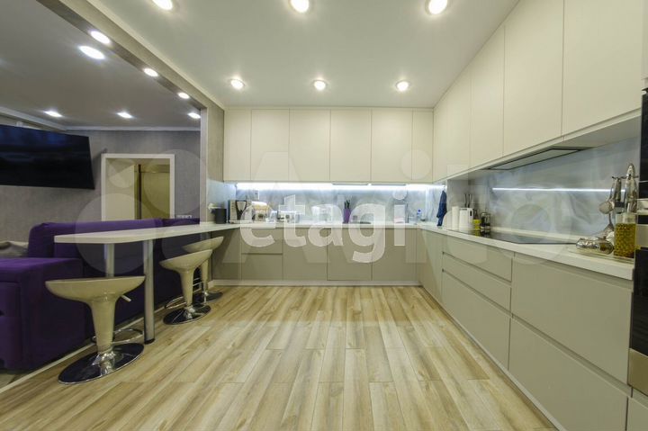 4-к. квартира, 200 м², 8/10 эт.